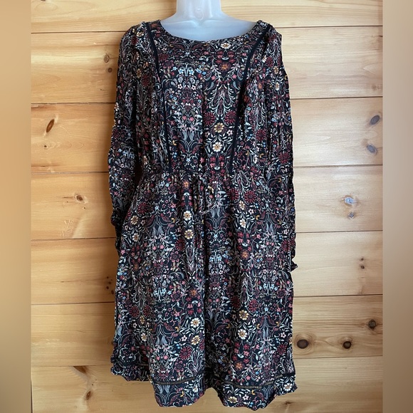Floral dress by Lauren Conrad - Picture 2 of 4
